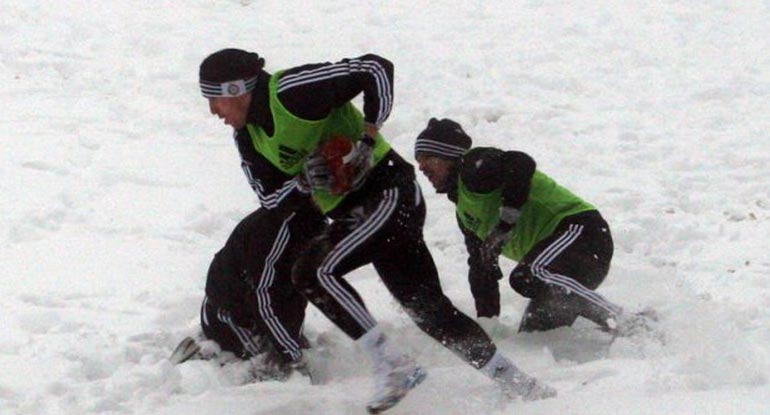 Tara –  Fudbaleri Partizana igrali ragbi po snegu